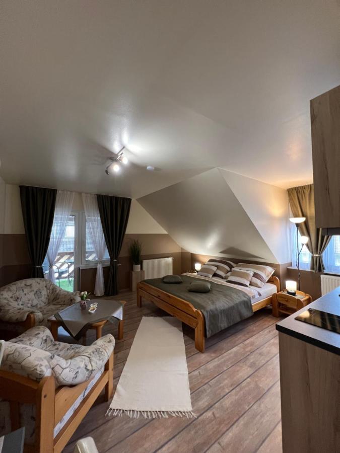 Holler Vendeghaz Apartment บุค ภายนอก รูปภาพ