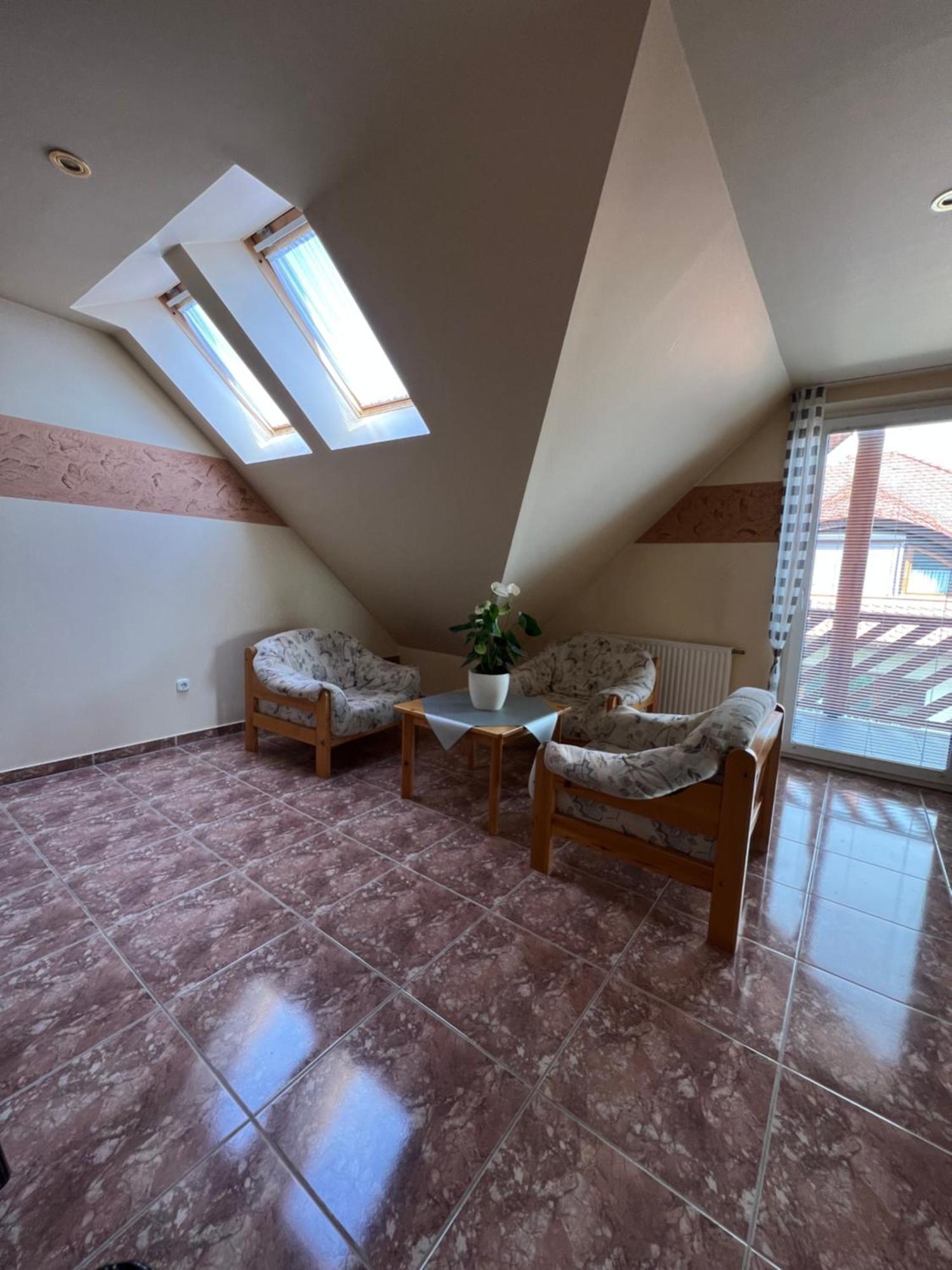 Holler Vendeghaz Apartment บุค ภายนอก รูปภาพ