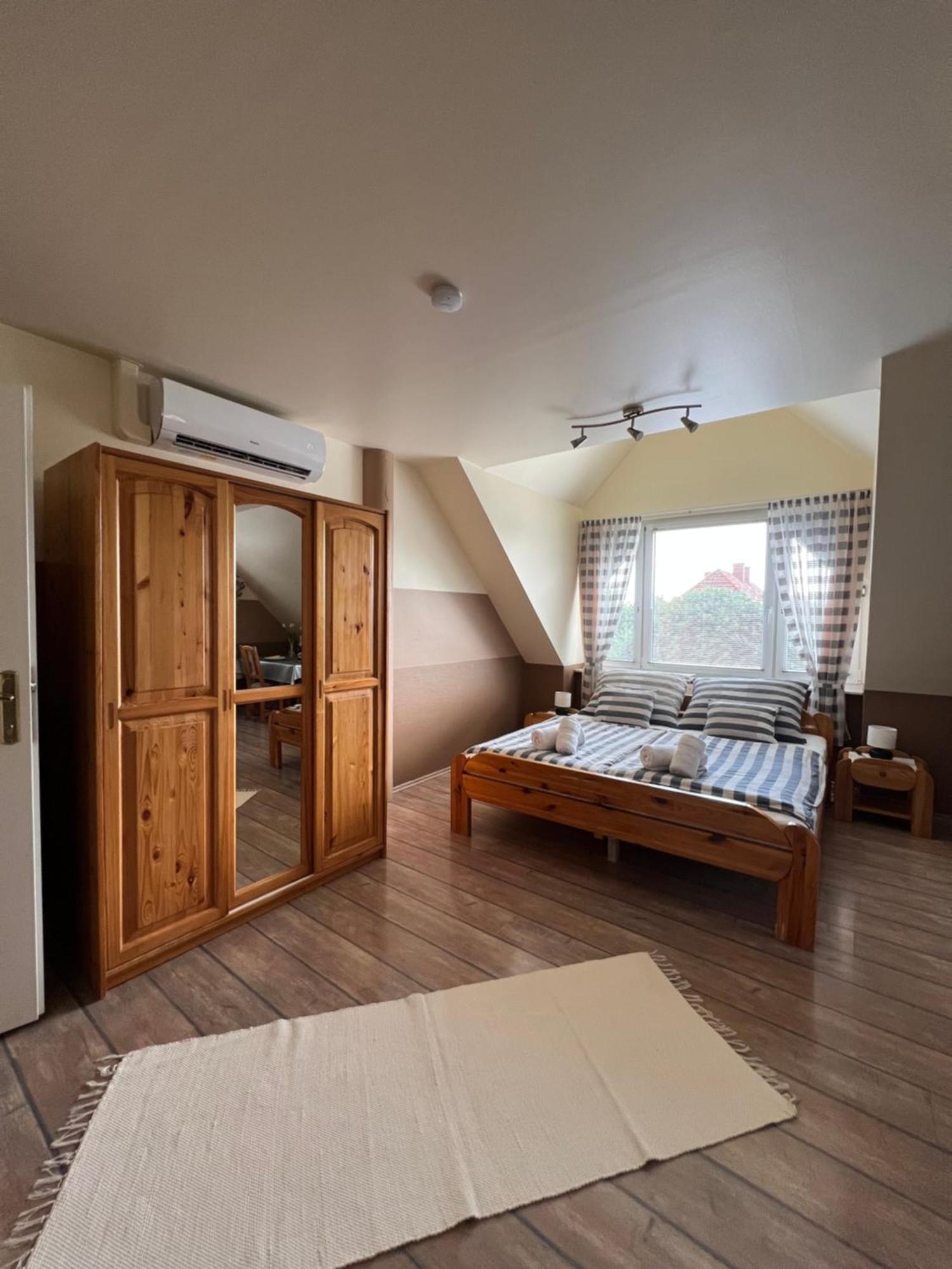 Holler Vendeghaz Apartment บุค ภายนอก รูปภาพ