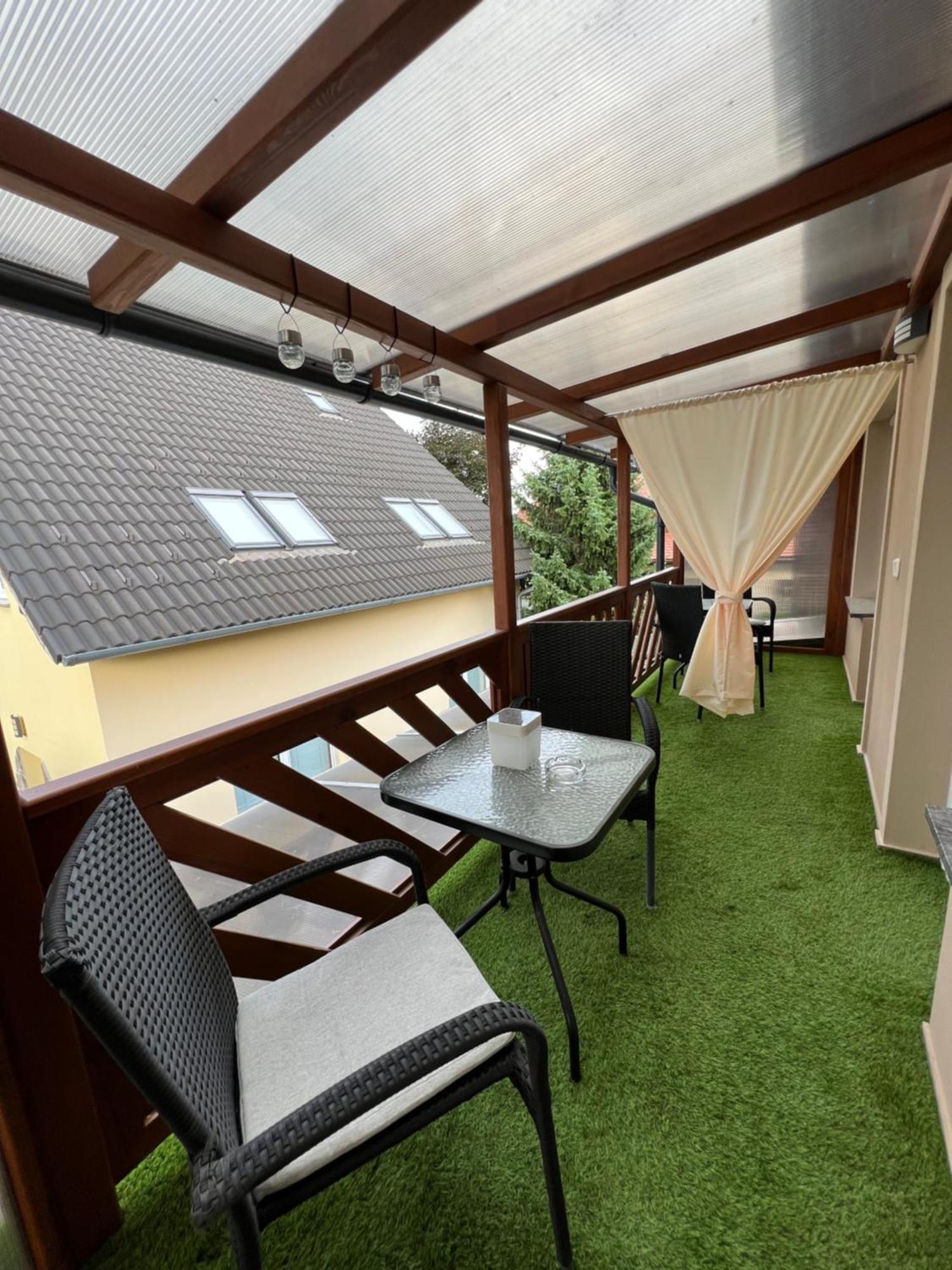 Holler Vendeghaz Apartment บุค ภายนอก รูปภาพ